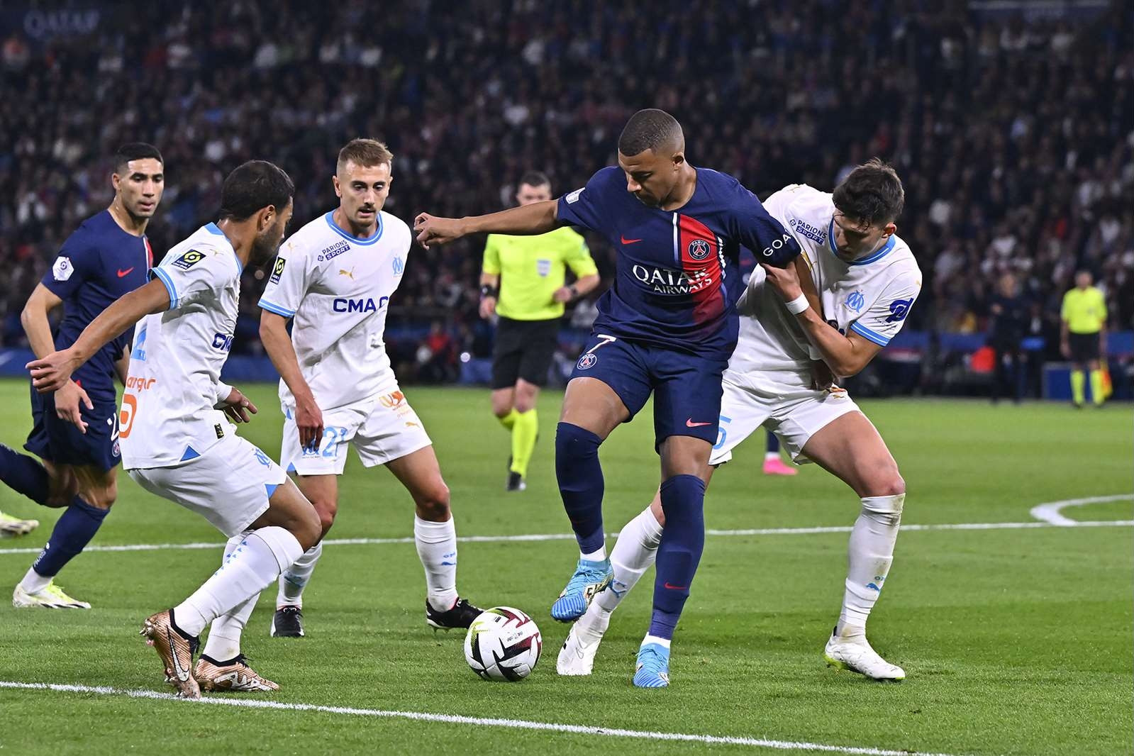 Thắng trận '4 sao', PSG vẫn tái mặt vì Mbappe