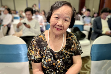 'Thị Nở' Đức Lưu tuổi 84 không thấy mình già, hạnh phúc bên con cháu