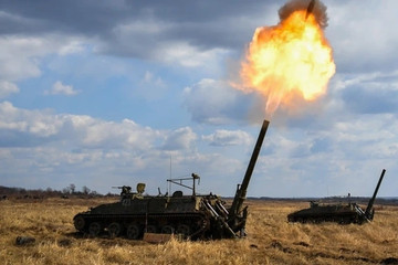 Video súng cối tự hành 2S4 Tyulpan của Nga càn quét cứ điểm Ukraine