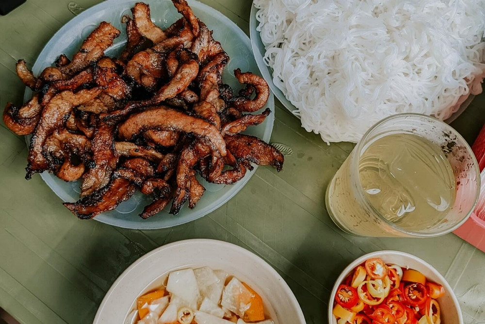Vua đầu bếp Mỹ gốc Việt khen phở Sướng, bún chả Gầm Cầu và món ngon vỉa hè