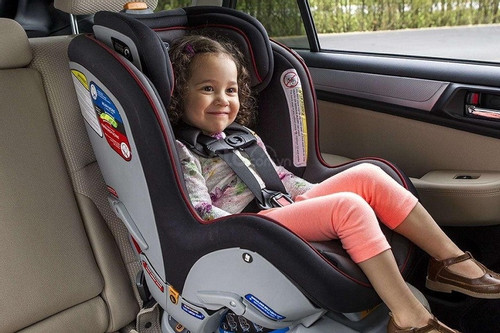 Cần luật hóa quy định thiết bị an toàn cho trẻ ngồi trên ô tô