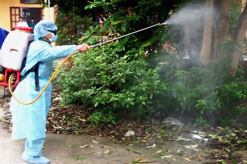 Ca sốt xuất huyết ở Hà Nội tăng vọt nhưng có gia đình không cho phun hóa chất