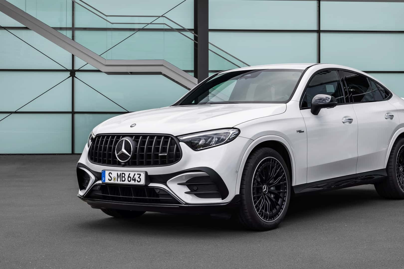 Mercedes-AMG GLC 63 Coupe thế hệ mới loại bỏ động cơ V8 vẫn mạnh gần 700 mã lực