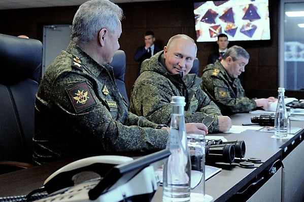 Ông Putin yêu cầu chặn đứng chiến dịch phản công của Ukraine trong tháng 10