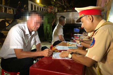 Tài xế say rượu và dương tính ma túy 'thông chốt' CSGT ở Đắk Lắk