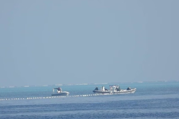 Trung Quốc và Philippines lên tiếng về vụ gỡ dây phao ở Biển Đông