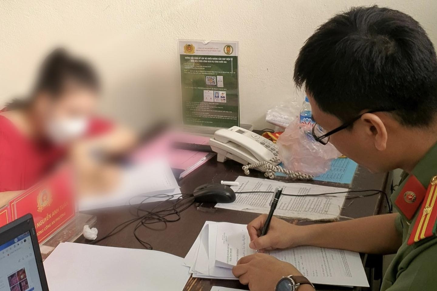 Xử phạt 2 người phụ nữ ở Hà Nội rao bán 'bùa phép' trên Facebook