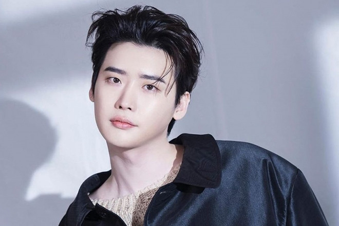 Lee Jong Suk - bạn trai ca sĩ IU chào fan bằng tiếng Việt