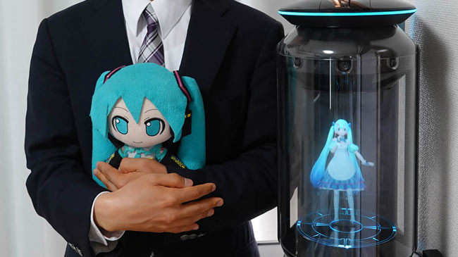 Cuộc sống viên mãn của chàng trai người Nhật cưới búp bê ảo làm vợ