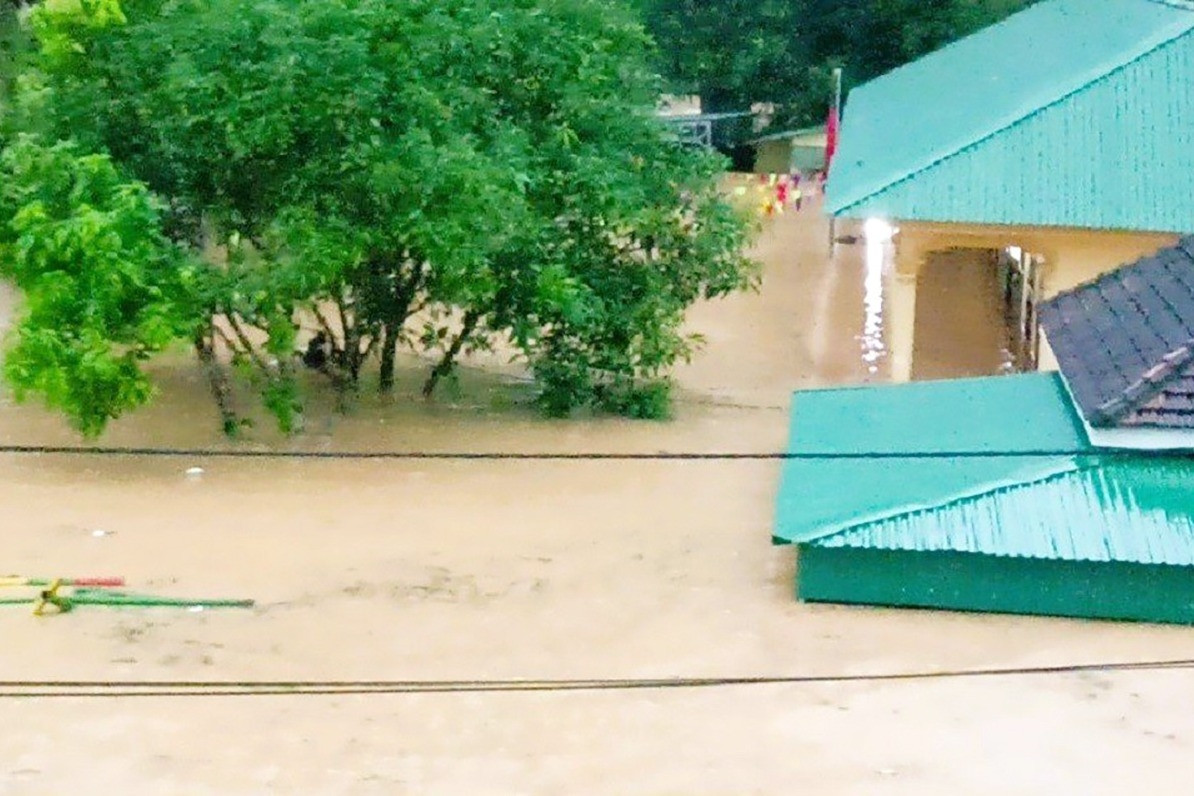 Mưa lớn nhiều giờ liền, thủy điện ở Nghệ An đồng loạt xả lũ