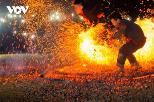 Pa Then fire-jumping ceremony becomes national intangible heritage