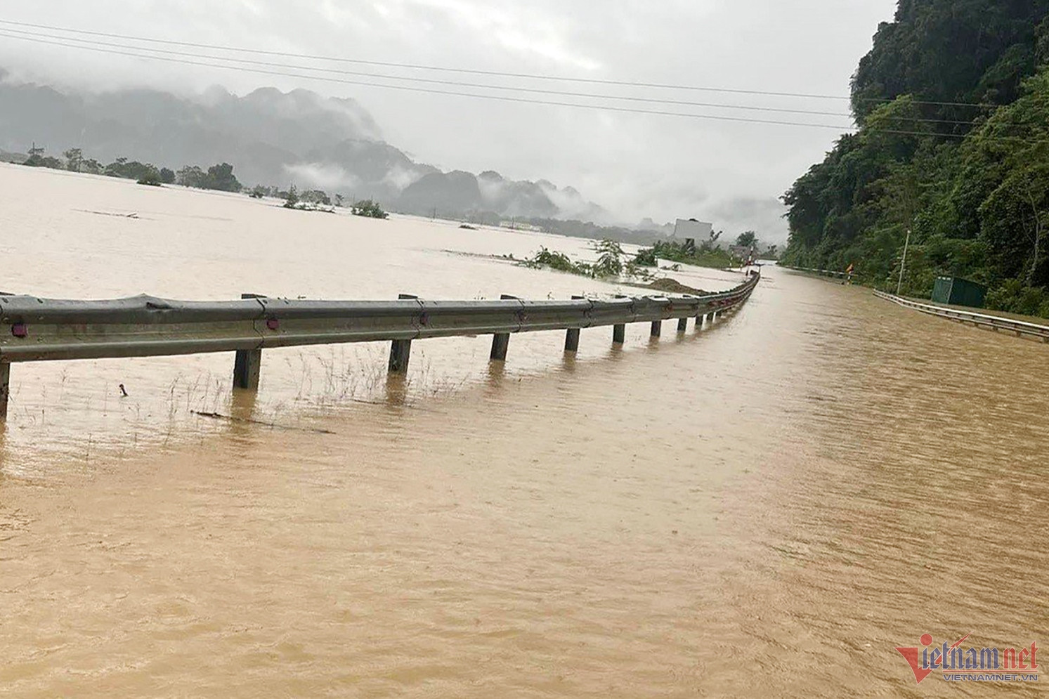 Thanh Hóa - Nghệ An còn mưa lớn, lũ trên sông đã đạt đỉnh