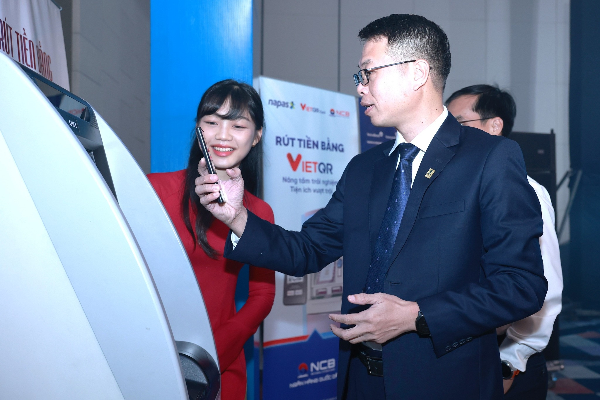 Thanh toán không dùng tiền mặt và xu hướng phát triển thẻ tín dụng nội địa