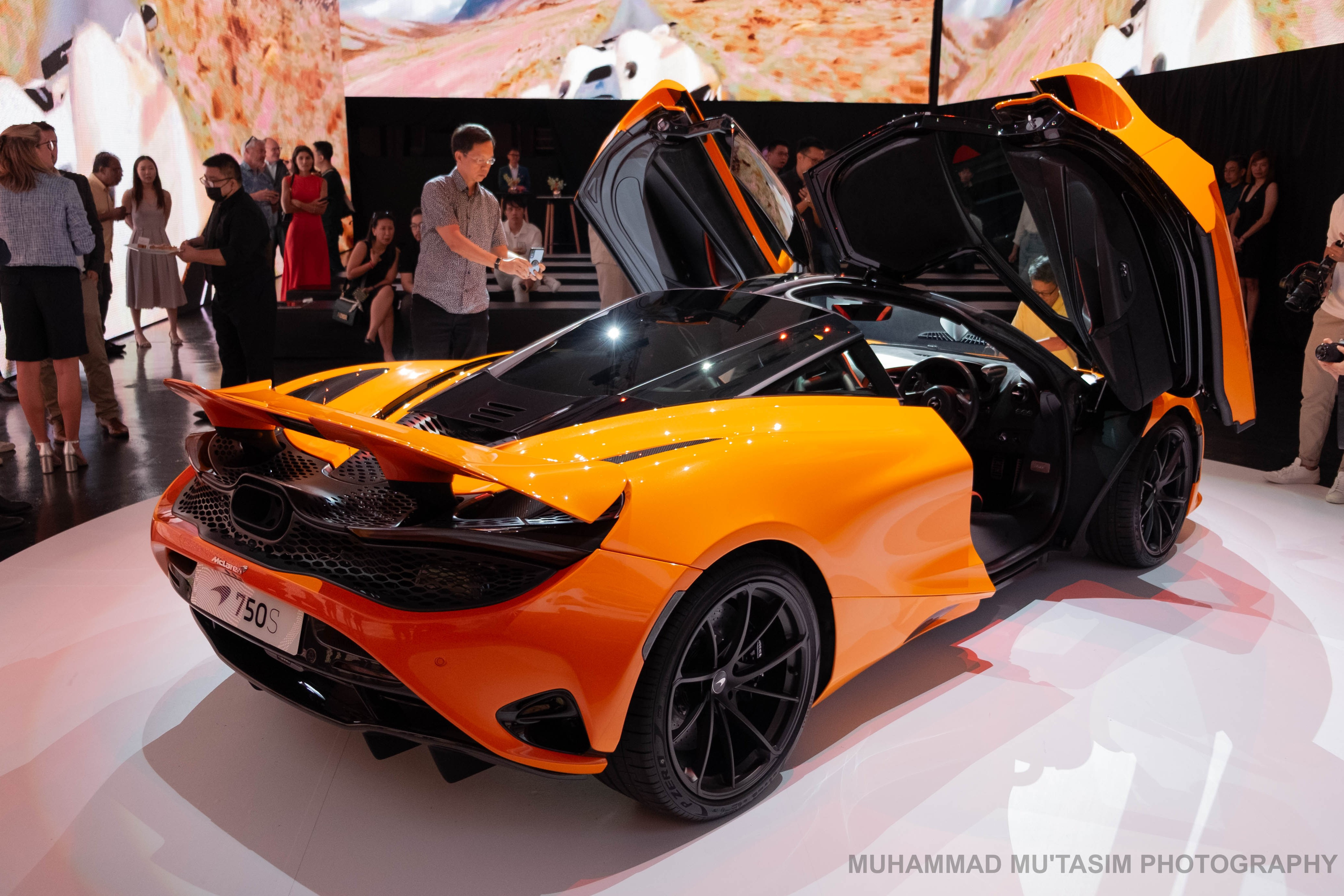 Siêu xe McLaren 750S ra mắt tại Singapore với giá cực đắt đỏ