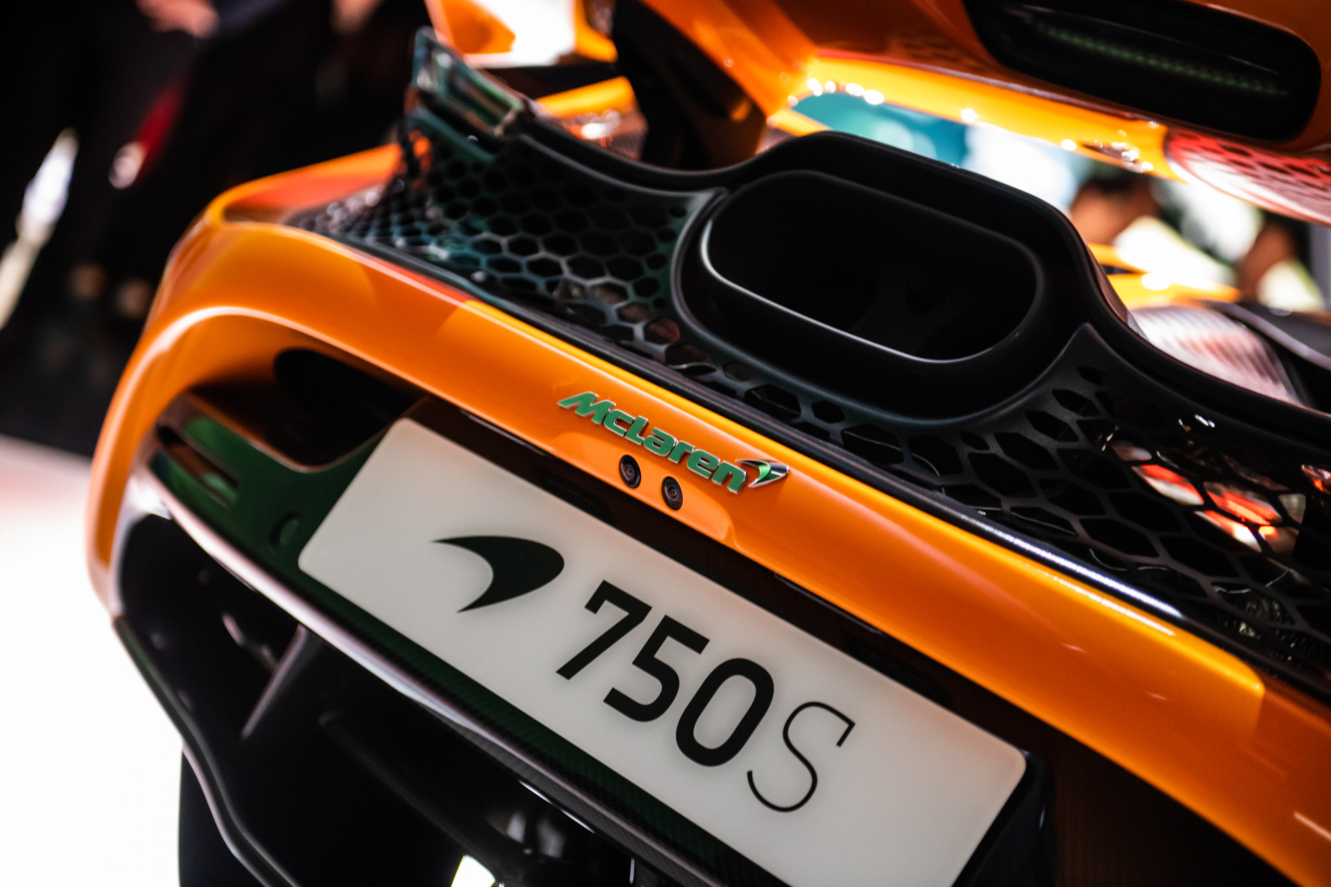 Siêu xe McLaren 750S ra mắt tại Singapore với giá cực đắt đỏ