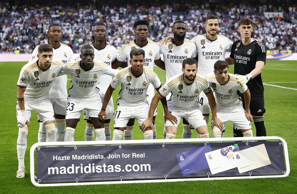  Real Madrid có 3 điểm và qua mặt Barca, nhưng vẫn xếp sau một đội