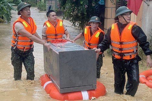 Thủ tướng yêu cầu tập trung ứng phó và khắc phục hậu quả mưa lũ