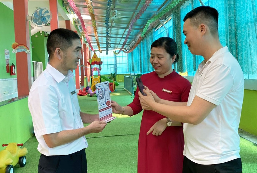 Thanh toán học phí không dùng tiền mặt đã phủ sóng tại các trường học trên địa bàn huyện Kông Chro. Ảnh: S.C ảnh 2