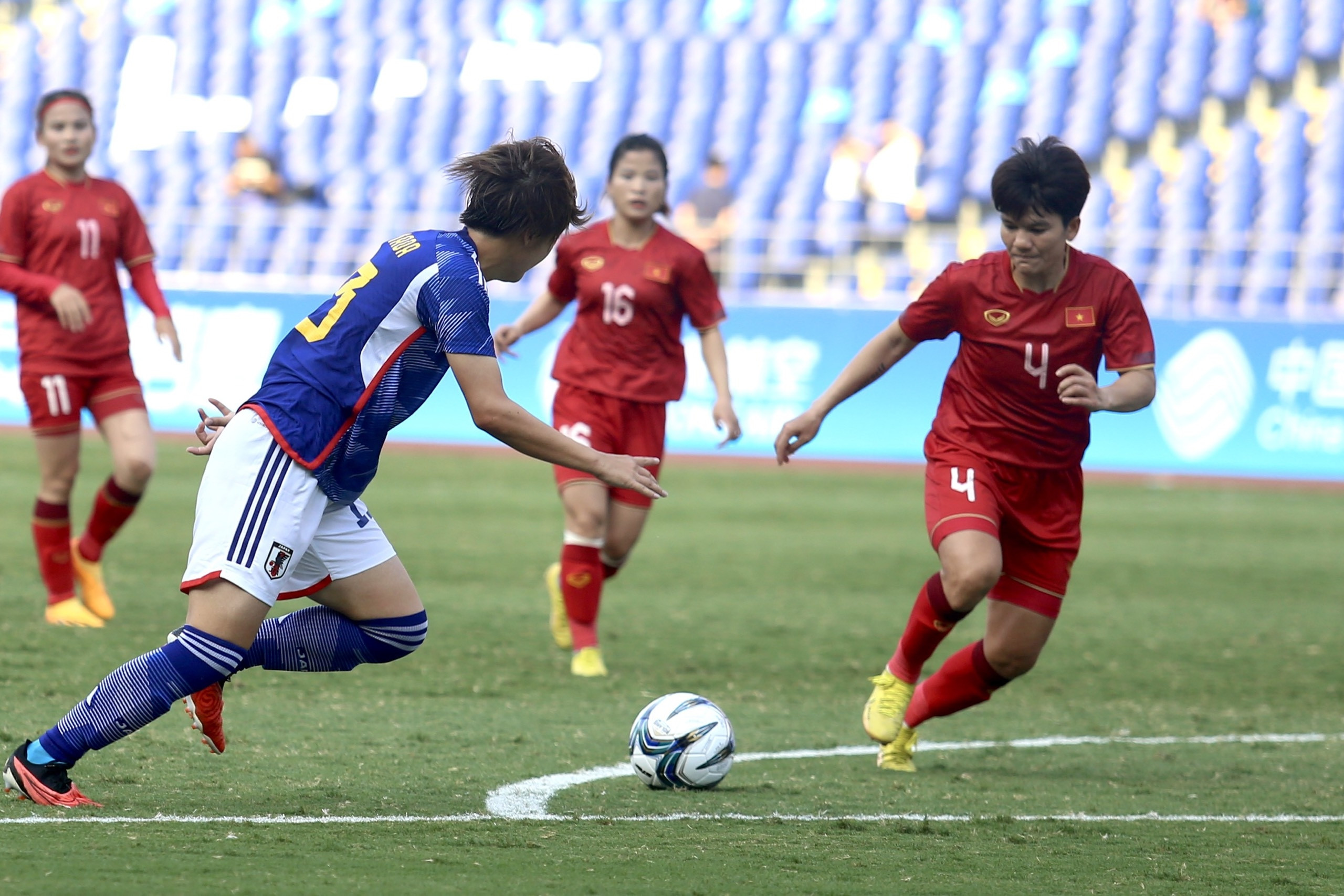Trực tiếp bóng đá nữ Việt Nam 0-2 Nhật Bản: Kiên cường chống đỡ
