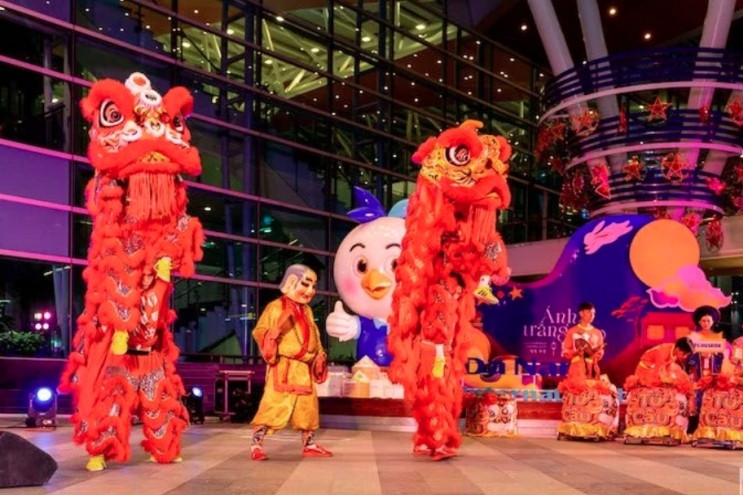 Foreigners excited to explore Mid-Autumn Festival