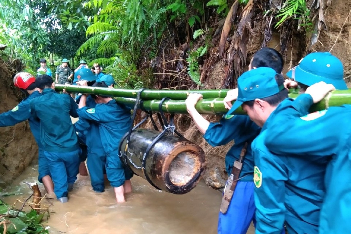 Hủy nổ quả bom nặng 340kg lộ thiên sau mưa lũ ở Nghệ An