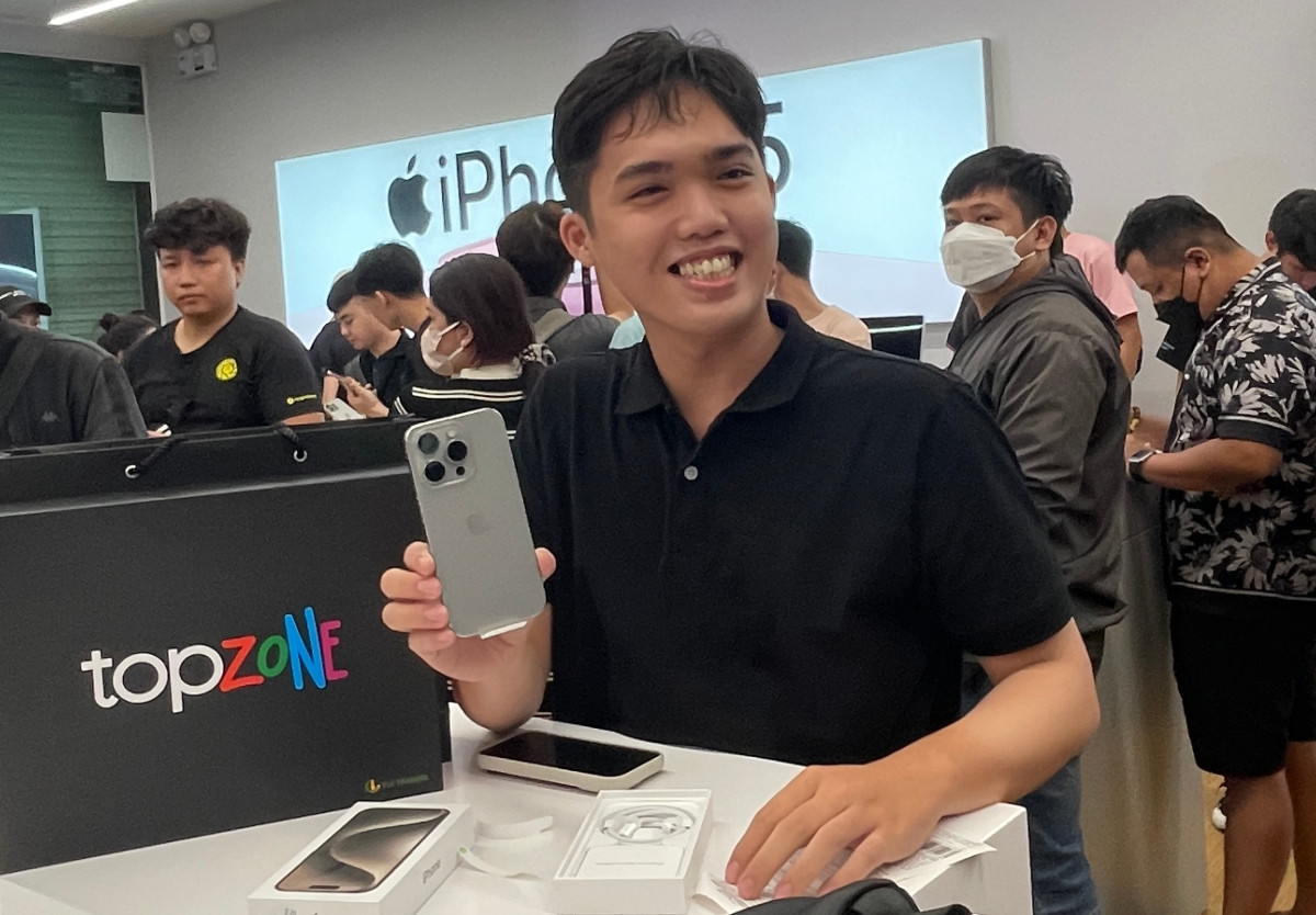 iPhone 15 series mở bán chính thức tại Việt Nam, hàng nghìn người xếp hàng