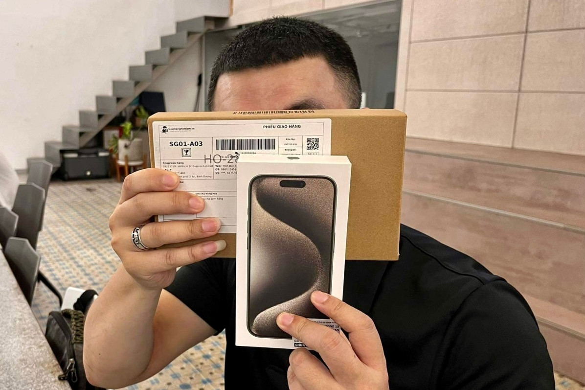 Khách mua iPhone 15 series trên Apple Store Việt Nam đã nhận được hàng