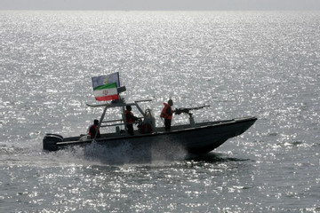 Mỹ cáo buộc tàu Iran dùng tia laser ‘tấn công’ trực thăng