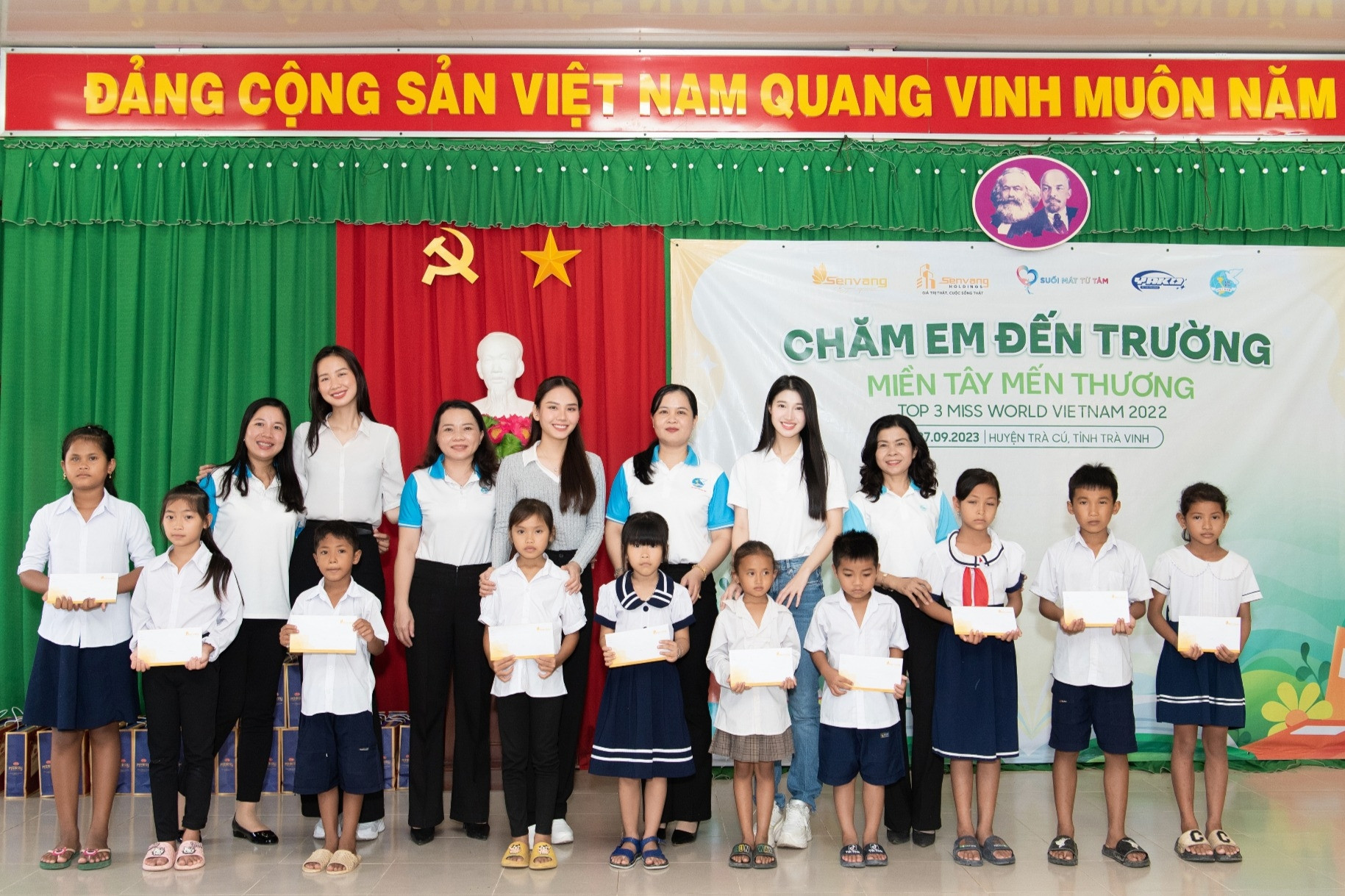 Top 3 Miss World Vietnam 2022 tiếp tục chuỗi dự án ‘Chăm em đến trường'