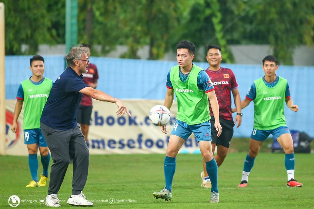 Tuyển Việt Nam: Lựa chọn của HLV Troussier và những hoài nghi