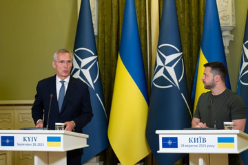 Ukraine tự tin gia nhập NATO, cùng Pháp thảo luận sản xuất khí tài chung