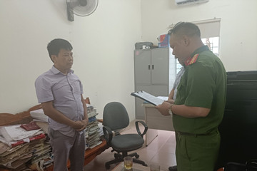 Bắt cán bộ Văn phòng Đăng ký đất đai huyện Trùng Khánh