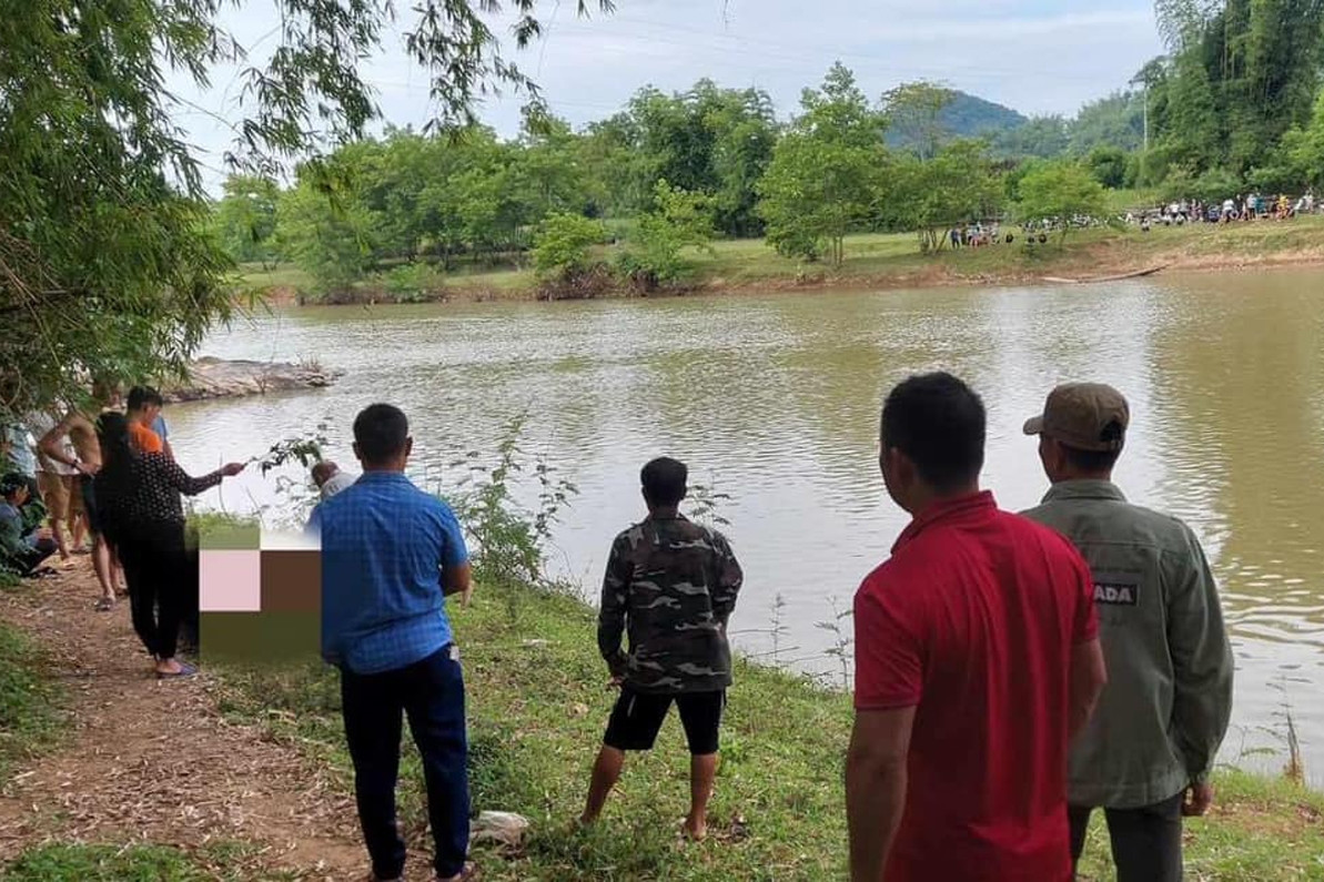 Cháu bé đi cùng bố không may rơi xuống suối tử vong