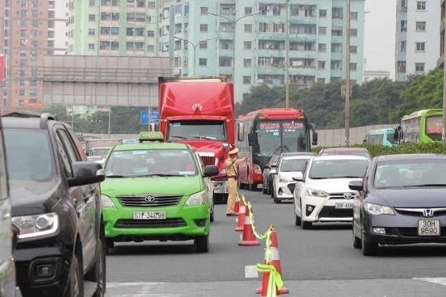 'Dính' tắc đường khi trở lại thành phố sau kỳ nghỉ lễ 2/9, lái xe cần làm gì?