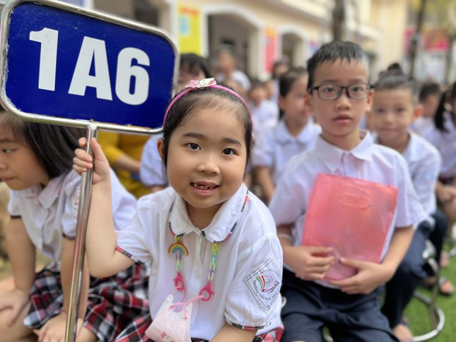 Hà Nội: Trường học tặng quà, làm chuồng thỏ thu hút học sinh lớp 1 ảnh 1