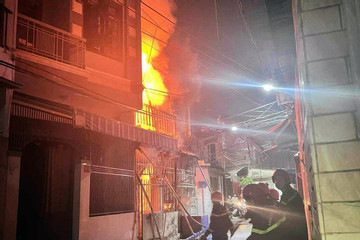 6 người ở Đà Nẵng thoát khỏi ngôi nhà rực lửa