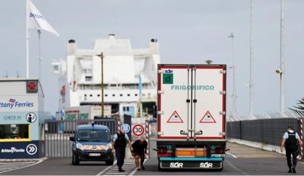 Believed-to-be Vietnamese citizens found on refrigerated truck in France hinh anh 1