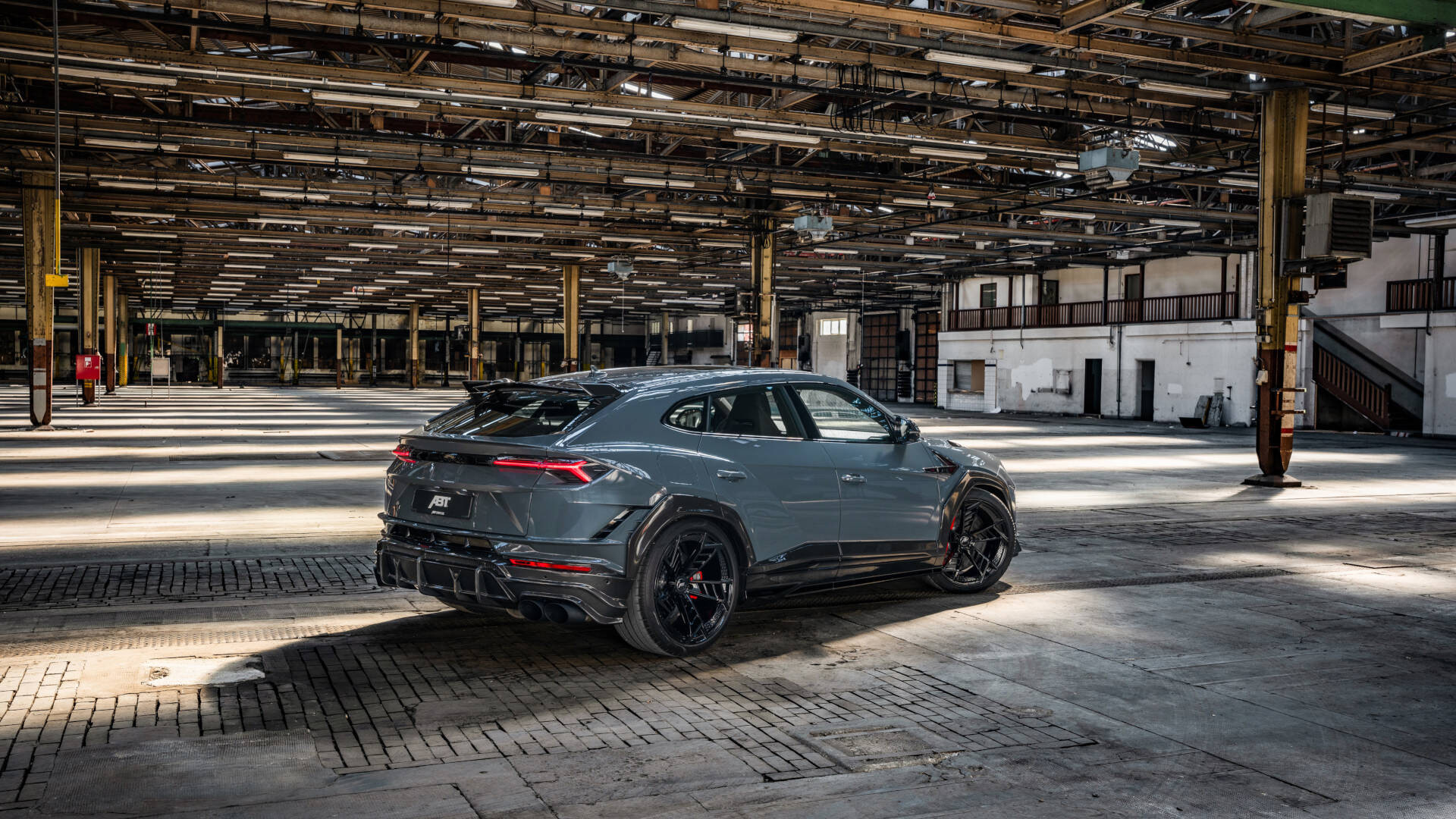 Siêu xe Lamborghini Urus với gói độ mạnh hơn 800 mã lực