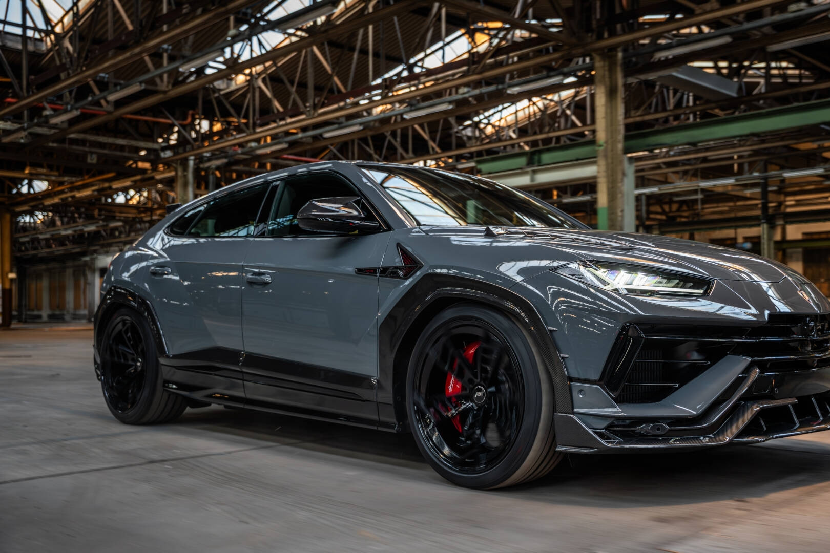 Siêu xe Lamborghini Urus với gói độ mạnh hơn 800 mã lực