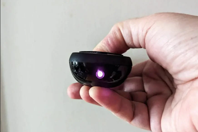 Lắp camera, chủ nhà hốt hoảng vì hành động của cô giúp việc trong phòng ngủ