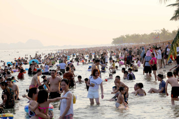 Lượng khách du lịch dịp 2/9: Phú Quốc sụt giảm mạnh, biển miền Trung 'bội thu'