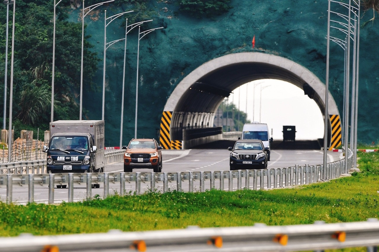 Mỗi kỳ nghỉ lễ có thêm dự án thông xe, bớt dần hành trình 'vật vã'