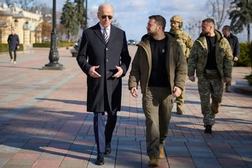 Tiết lộ về cuộc gặp mặt đầu tiên giữa Tổng thống Biden và ông Zelensky