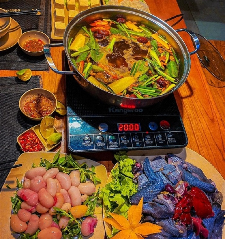 Ha Giang’s black chicken hotpot: a nutritious delicacy enjoyed by many