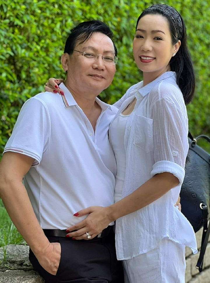 Mỗi dịp lễ tết, doanh nhân Trấn Phương đều dành cho bà xã những món quà