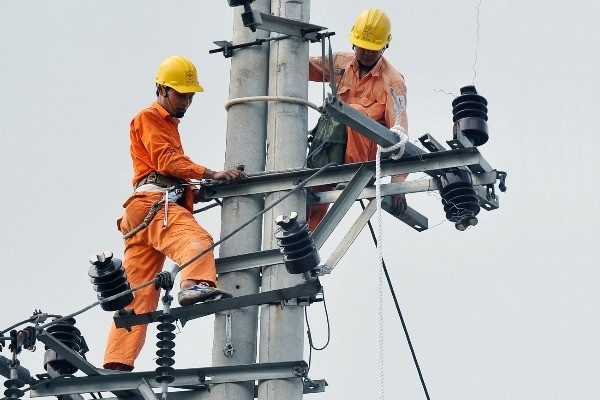 Bản tin kinh tế 5/9: Cấm ngân hàng ép bán trái phiếu, lý do giá điện 'gánh' lỗ EVN