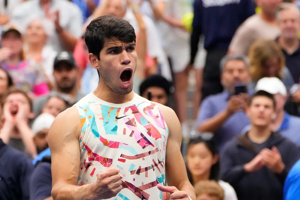 Carlos Alcaraz 'tốc hành' vào tứ kết US Open 2023