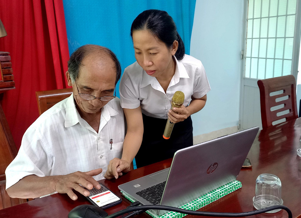 Đưa dịch vụ công trực tuyến đến với người dân