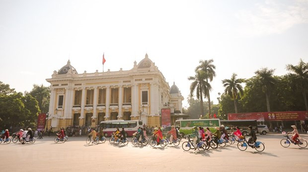 Hanoi welcomes nearly 17 million tourist arrivals in eight months hinh anh 1