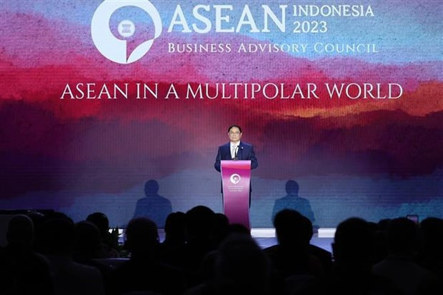 Vietnamese PM delivers speech at ASEAN Business and Investment Summit